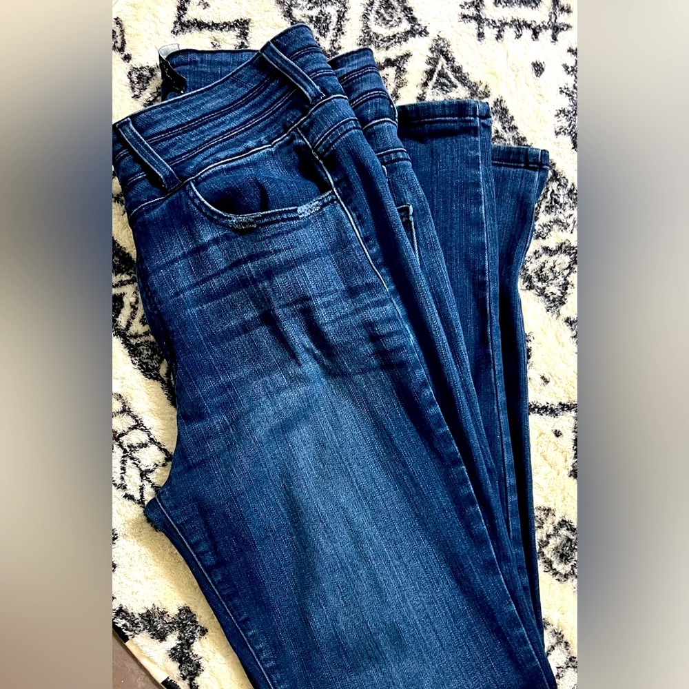 KanCan size 30 women's stretch' skinny jeans